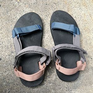 Teva’s men’s size 9 sandals. Barely worn, just didn’t fit right